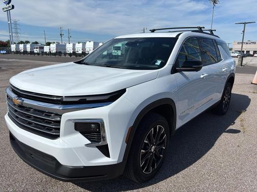 Summit White 2026 Chevrolet Traverse LT