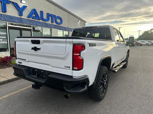 Summit White 2025 Chevrolet Silverado 2500 LTZ