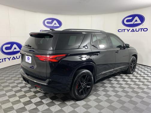 Mosaic Black Metallic 2023 Chevrolet Traverse Premier
