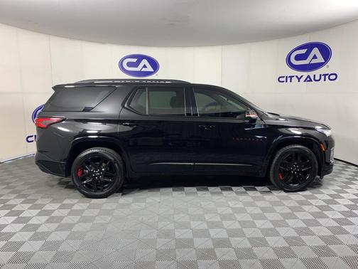 Mosaic Black Metallic 2023 Chevrolet Traverse Premier