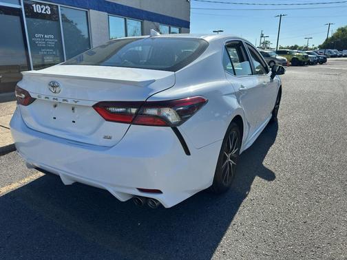 Super White 2021 Toyota Camry SE