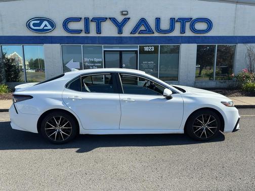 Super White 2021 Toyota Camry SE