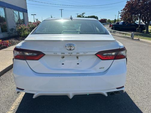 Super White 2021 Toyota Camry SE