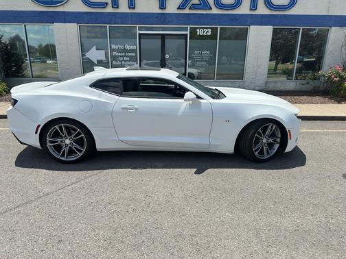Summit White 2019 Chevrolet Camaro 1LT