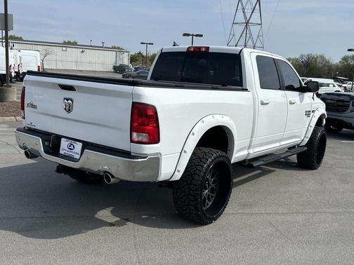 Bright White Clearcoat 2019 RAM 1500 Big Horn