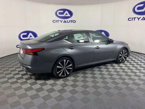 2022 Nissan Altima SR FWD