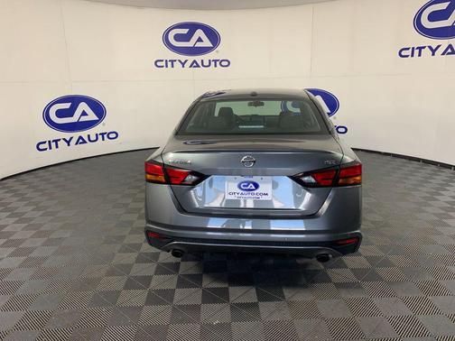 2022 Nissan Altima SR FWD