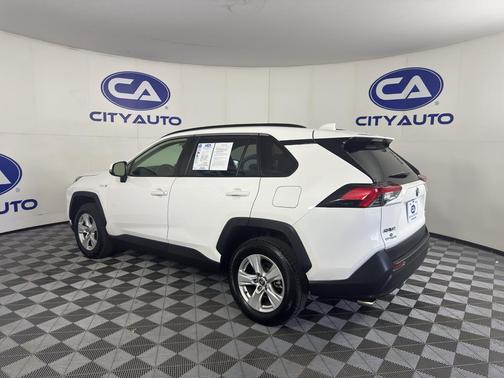 Super White 2020 Toyota RAV4 Hybrid XLE
