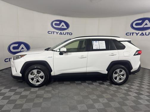 Super White 2020 Toyota RAV4 Hybrid XLE