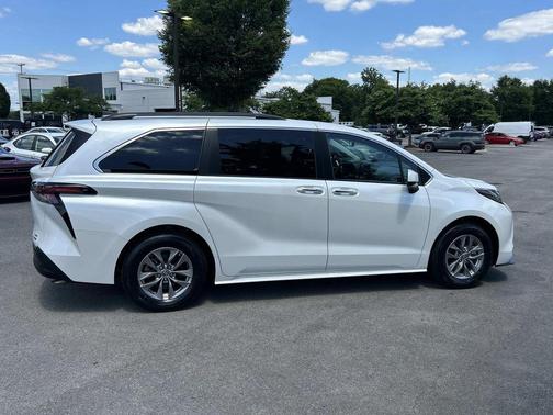 Wind Chill Pearl 2023 Toyota Sienna XLE