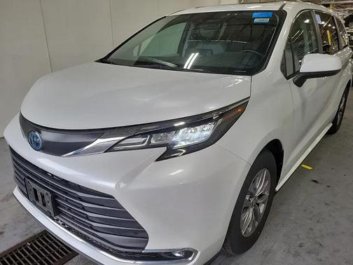 Wind Chill Pearl 2023 Toyota Sienna XLE