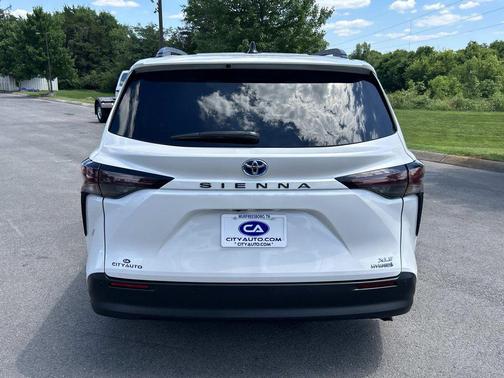 Wind Chill Pearl 2023 Toyota Sienna XLE