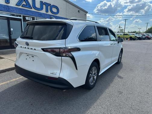 Wind Chill Pearl 2023 Toyota Sienna XLE