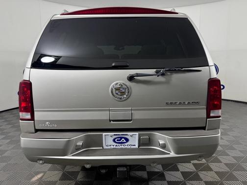 2005 Cadillac Escalade Base
