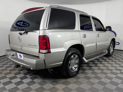 2005 Cadillac Escalade Base