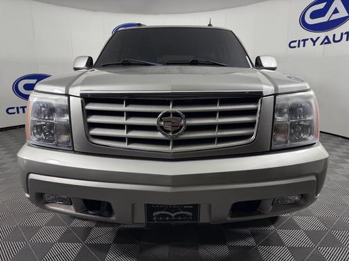 2005 Cadillac Escalade Base