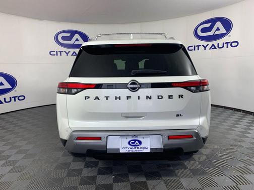 2023 Nissan Pathfinder SL FWD