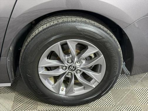 2022 Toyota Sienna XLE 8 Passenger
