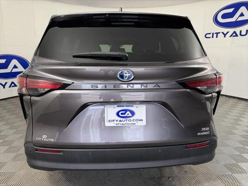 2022 Toyota Sienna XLE 8 Passenger