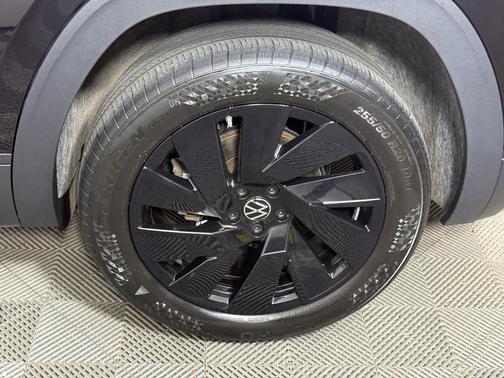 2024 Volkswagen Atlas Cross Sport 2.0T SE w/Technology 4MOTION