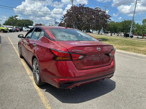 Scarlet Ember 2024 Nissan Altima 2.5 SL