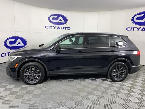 Deep Black Pearl 2023 Volkswagen Tiguan 2.0T SE