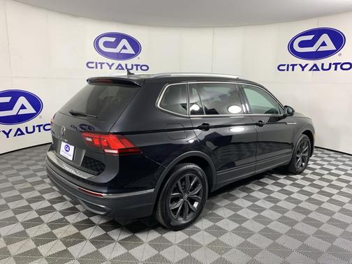 Deep Black Pearl 2023 Volkswagen Tiguan 2.0T SE