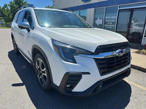 Crystal White Pearl 2023 Subaru Ascent Limited 8-Passenger