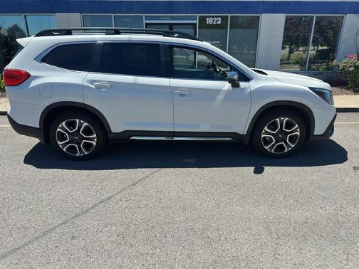 Crystal White Pearl 2023 Subaru Ascent Limited 8-Passenger