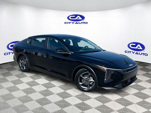 Aurora Black Pearl 2025 Kia K4 LXS