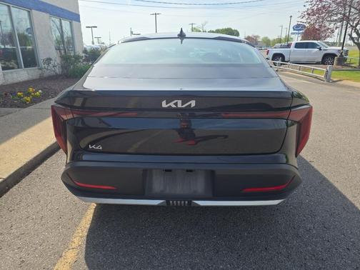 Aurora Black Pearl 2025 Kia K4 LXS