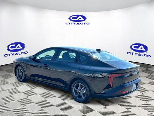 Aurora Black Pearl 2025 Kia K4 LXS