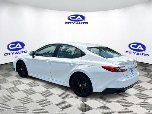 Ice Cap 2025 Toyota Camry SE