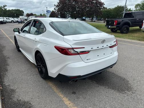 Ice Cap 2025 Toyota Camry SE