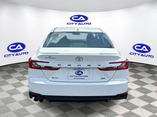 Ice Cap 2025 Toyota Camry SE