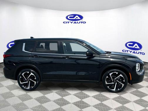 Black Diamond 2023 Mitsubishi Outlander SE S-AWC