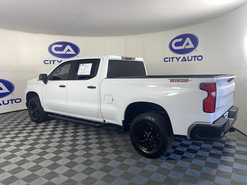 Summit White 2019 Chevrolet Silverado 1500 Custom Trail Boss