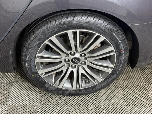 2018 Kia Cadenza Technology