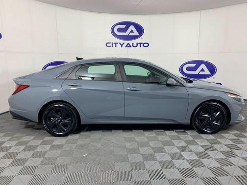 Electric Shadow 2022 Hyundai ELANTRA SEL