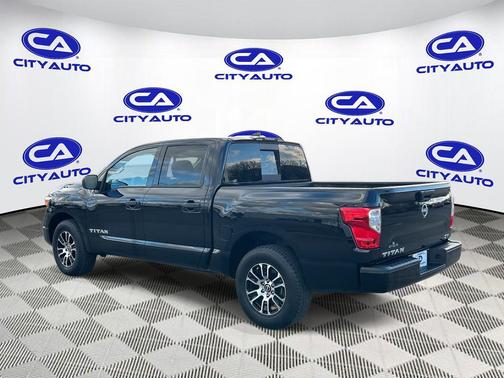 2023 Nissan Titan SV