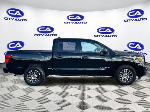 2023 Nissan Titan SV