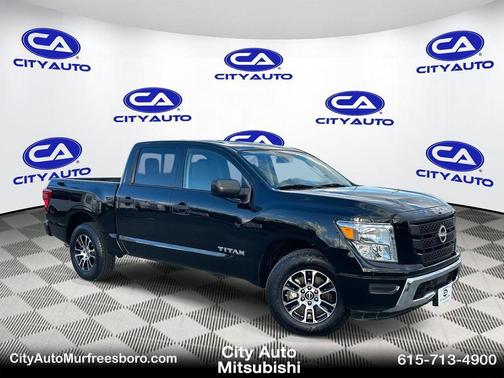 2023 Nissan Titan SV