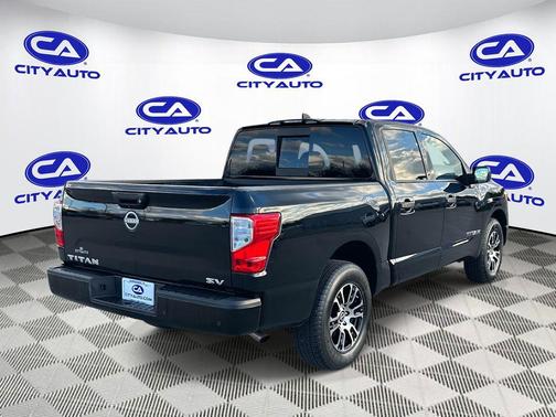 2023 Nissan Titan SV
