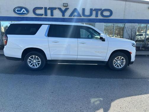 2023 Chevrolet Suburban LT