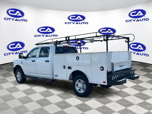 2023 RAM 3500 Tradesman Crew Cab 4x4 8' Box
