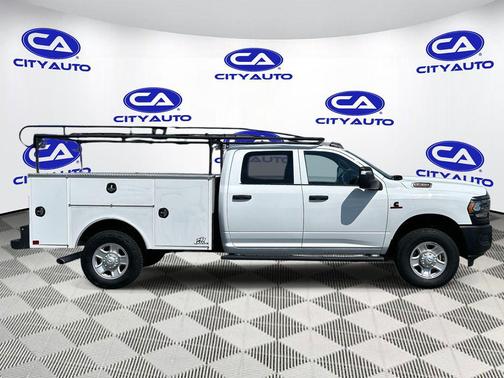 2023 RAM 3500 Tradesman Crew Cab 4x4 8' Box