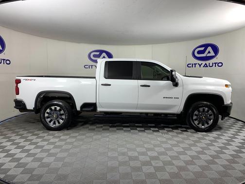 Summit White 2022 Chevrolet Silverado 2500 Custom