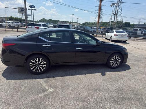 Super Black 2025 Nissan Altima SV FWD