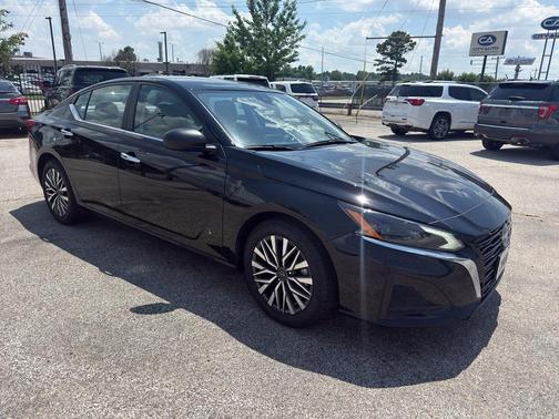 Super Black 2025 Nissan Altima SV FWD