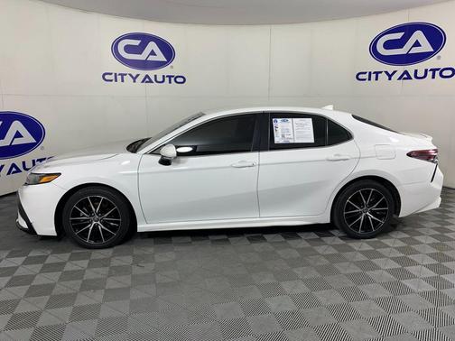 Ice Cap 2024 Toyota Camry SE